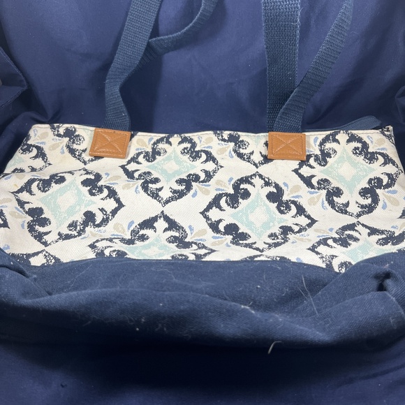 Thirty-One Tote Bag Purse Blue White Patterned Everyday Zipper Closure Boho Chic - Picture 3 of 6